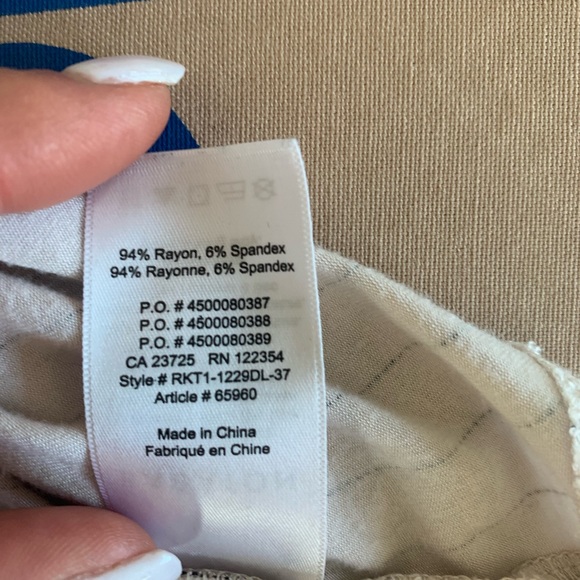 Babaton tshirt. Great material. Comfortable and flattering. - Picture 5 of 6